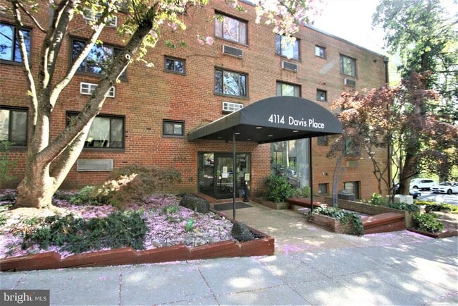 Building Photo - 4114 Davis Pl NW Unit 210