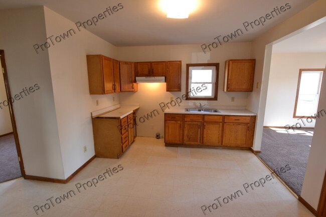 Photo - 711 N Hickory St