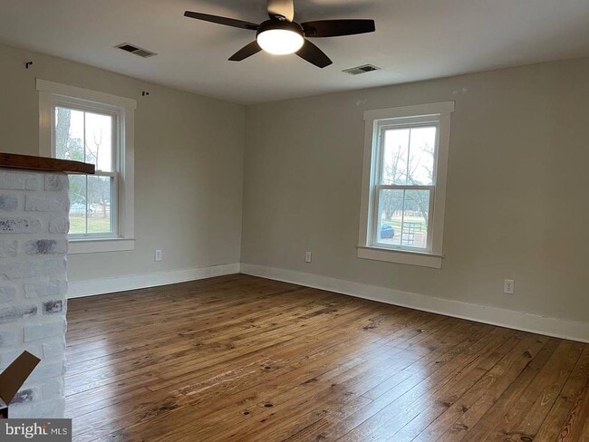 Photo - 10608 Schaeffer Ln