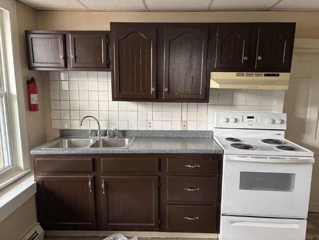 Building Photo - All-Inclusive Living! Move-In Ready 2-Bedroom Apartment with Heat and Electricity included in San... Unit B