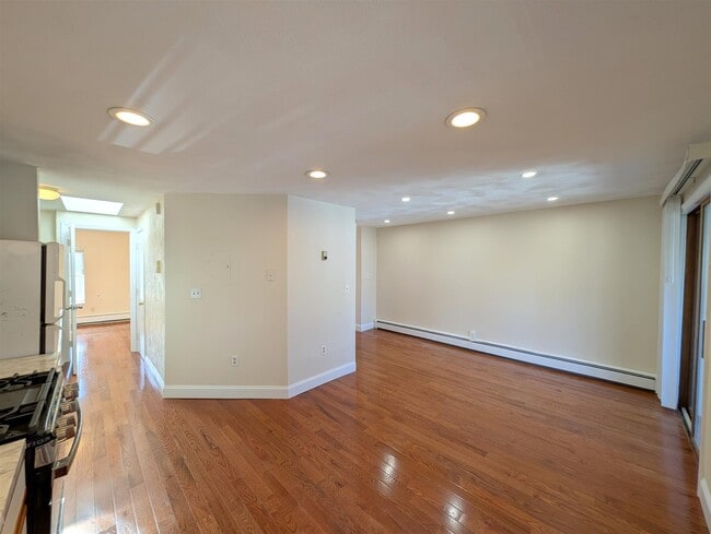 Photo - 6 Evergreen Sq Unit 3