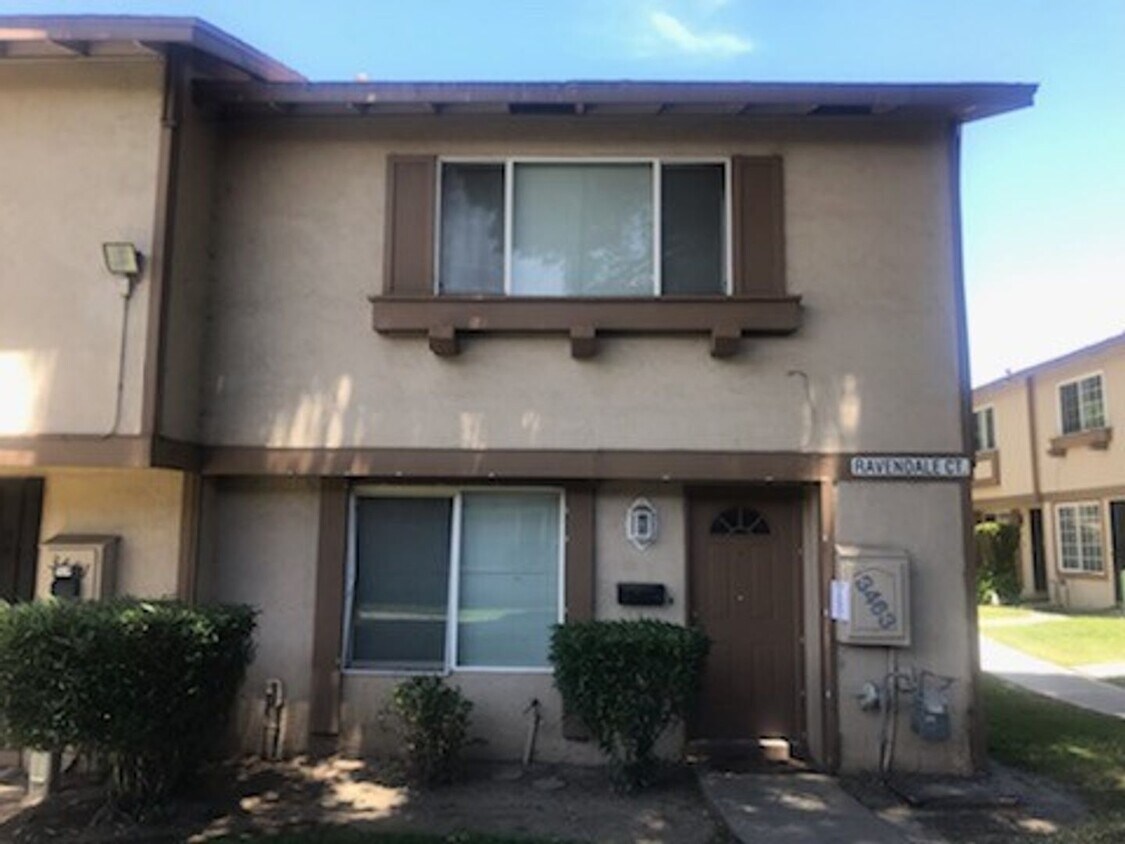 End unit 3 bedroom Townhouse Near Andrew H... - End unit 3 bedroom Townhouse Near Andrew H...