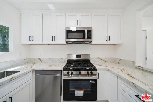 Photo - 1029 N Gardner St