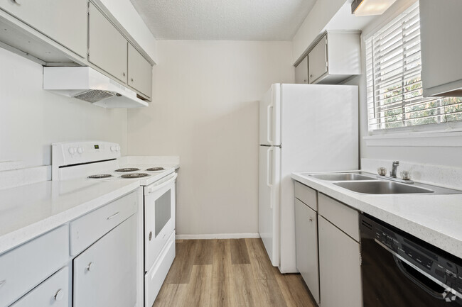 2BD, 1BA - 932SF - Kitchen - Bel Air on 25th Apartments