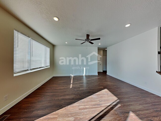 Photo - 1279 N Wagon Wy