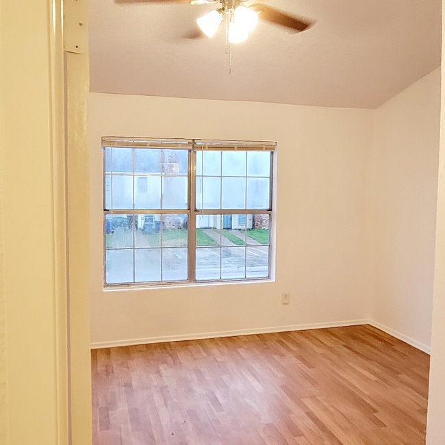 Photo - 9503 Olde Towne Row