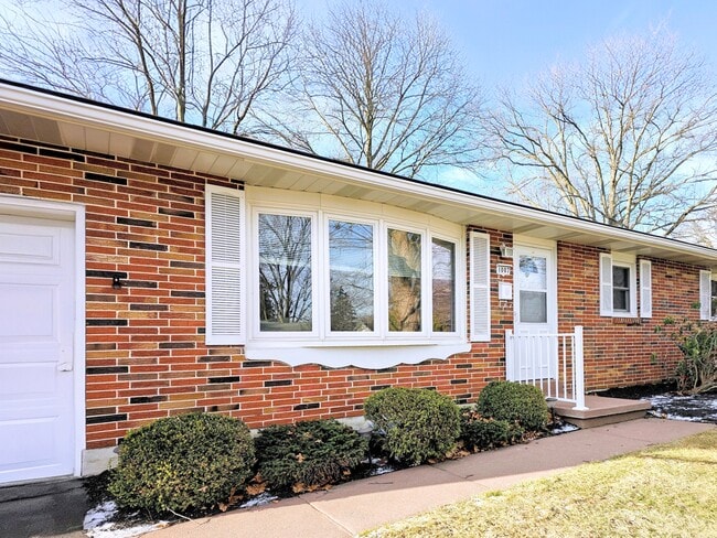 Photo - 1007 Lilac Ln