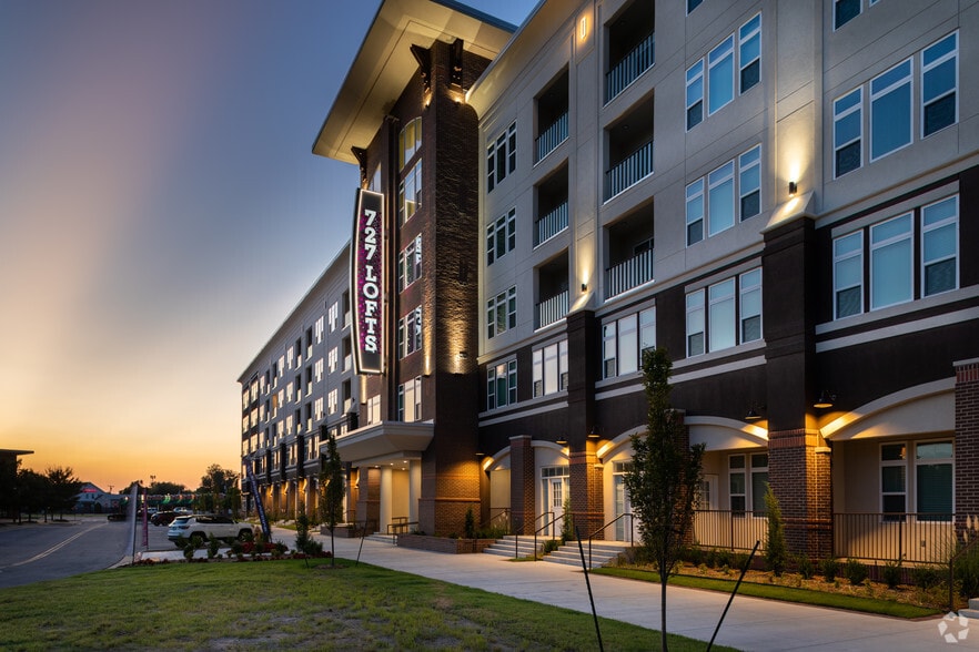 727 Lofts Exterior