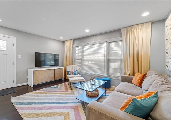 Photo - 706A W Glebe Rd