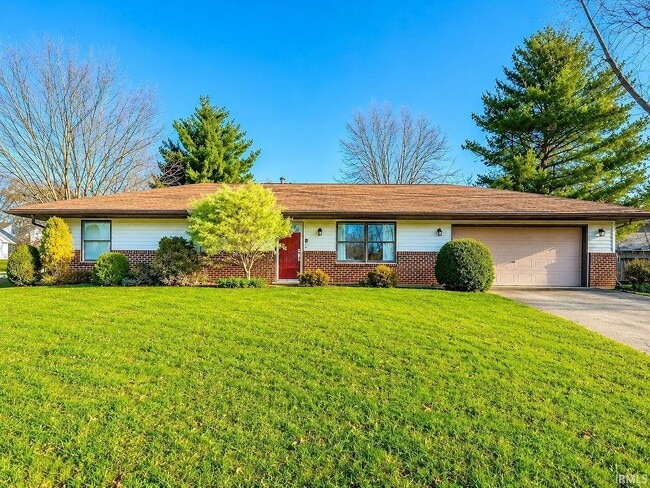 Building Photo - Available Now! 3BR 2BA Southside Neighborhood.