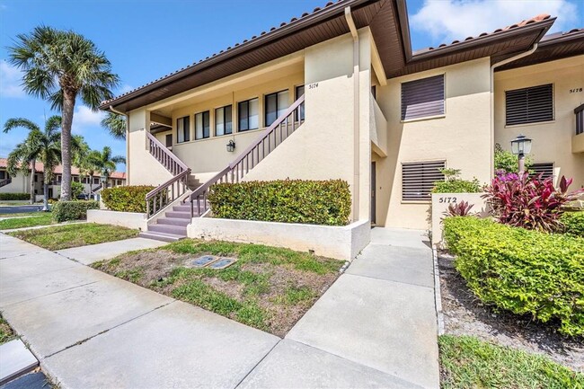 Photo - 5172 Lake Village Dr Unidad 83 Rental