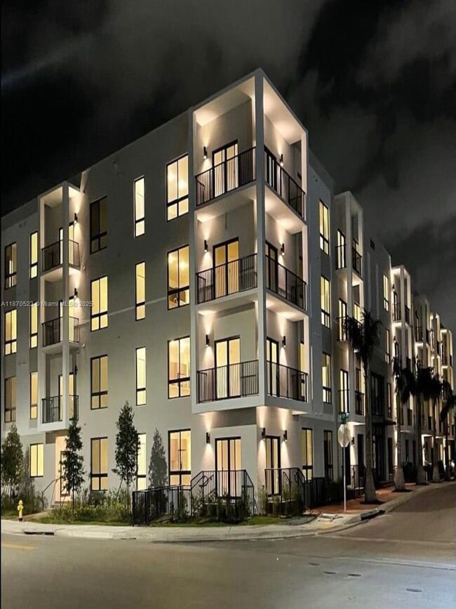 Building Photo - 8167 NW 41st St Unit E-406 Rental