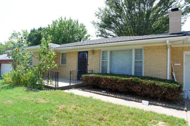 Photo - 1520 N 64 St
