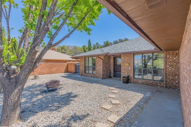 Photo - Beautiful 4 Bedroom 2 Bath Home!