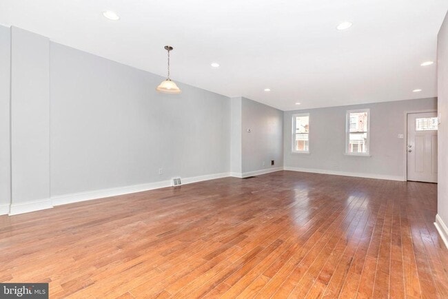 Photo - 3730 Wallace St