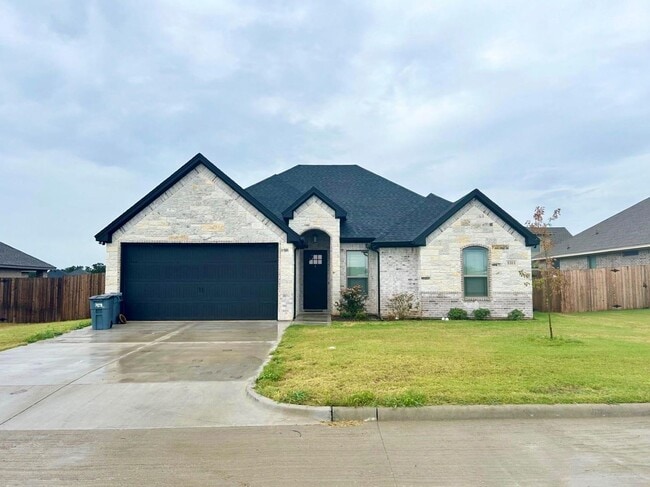 Building Photo - Stunning Home in Tolar