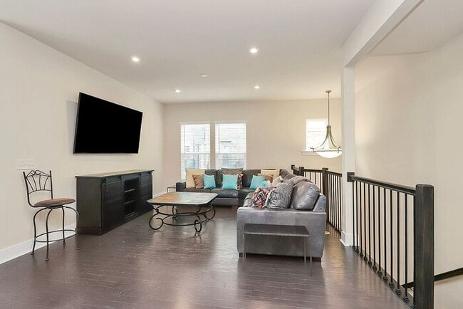 Photo - Stunning 3BD/3.5BA End Unit w/ City Views ...