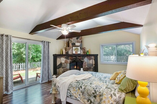 Photo - 1393 Harpst St