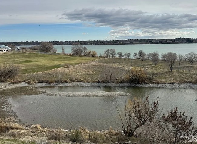 Building Photo - Golfers Dream Condo! Lake Front, FULLY FUR... Unit 903