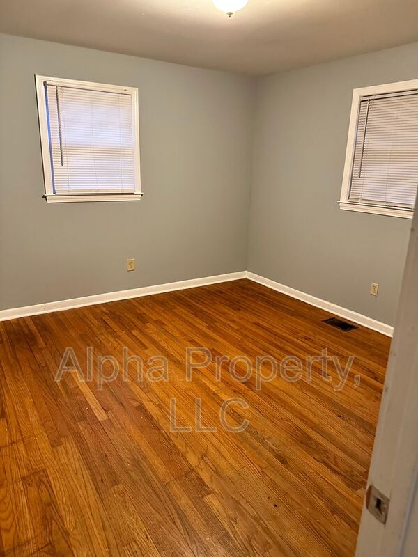 Photo - 605 Kenmore Dr