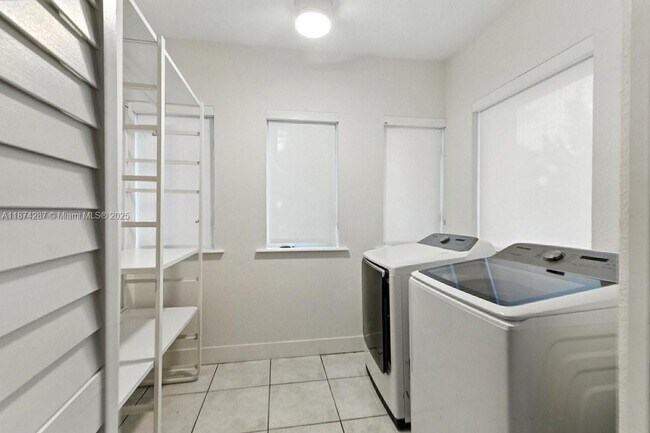 Photo - 2356 SW 16th Ave