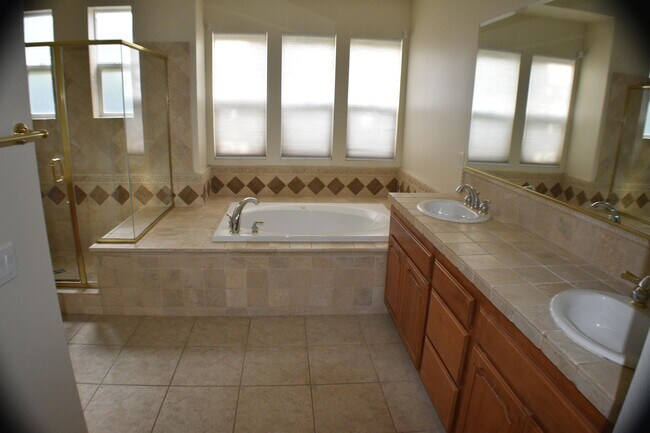 Photo - 2375 Sunny Point St