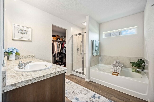 Building Photo - 10527 Meadow Saffron Dr