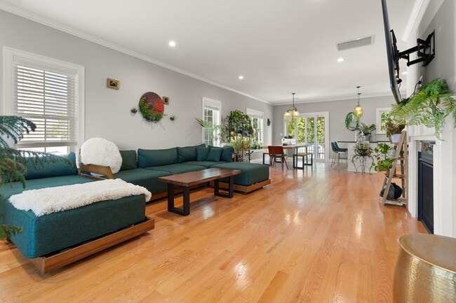 Photo - 252 Nahatan St