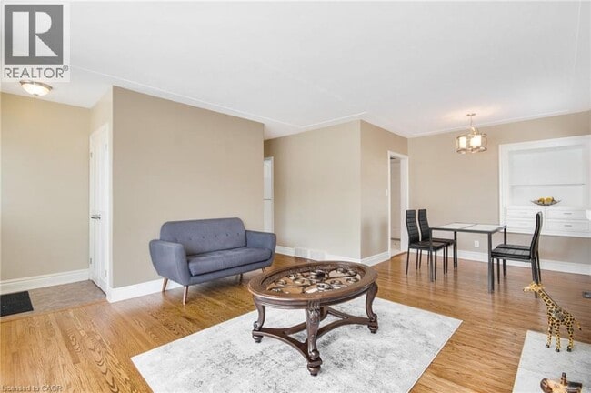 Photo - 185 Burlington St