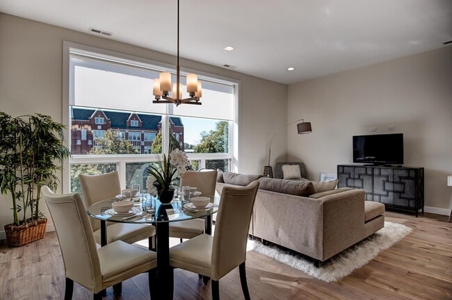 Photo - 2518 W Addison St Unidad 2W