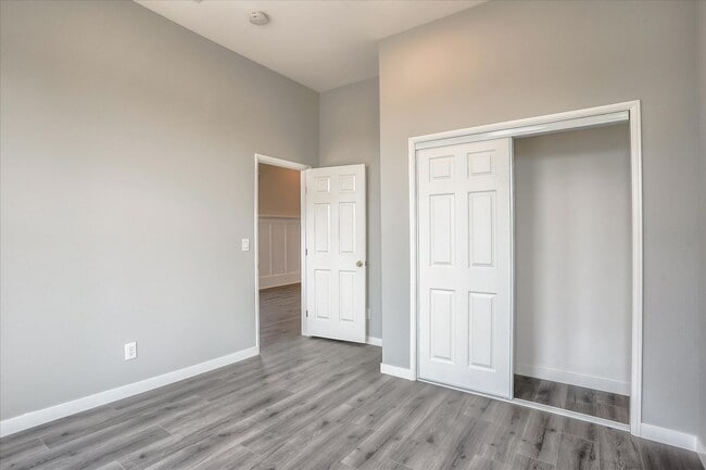 Building Photo - $1,500 MOVE IN SPECIAL!! 3 BED/2 BATH HOME UPPER UNIT AVAIABLE FOR RENT IN OAKLAND, CA!!!!