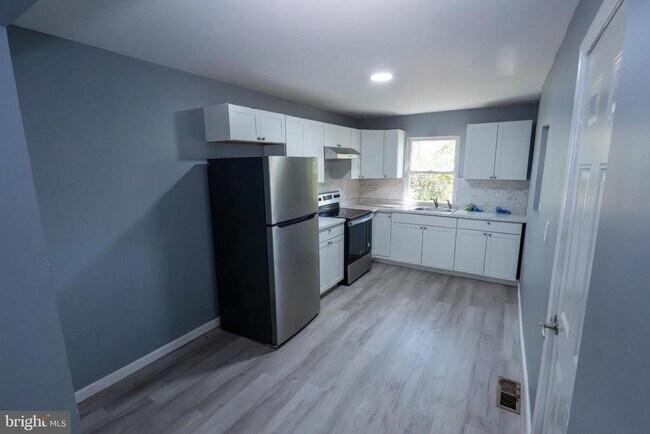 Photo - 741 E Norwegian St