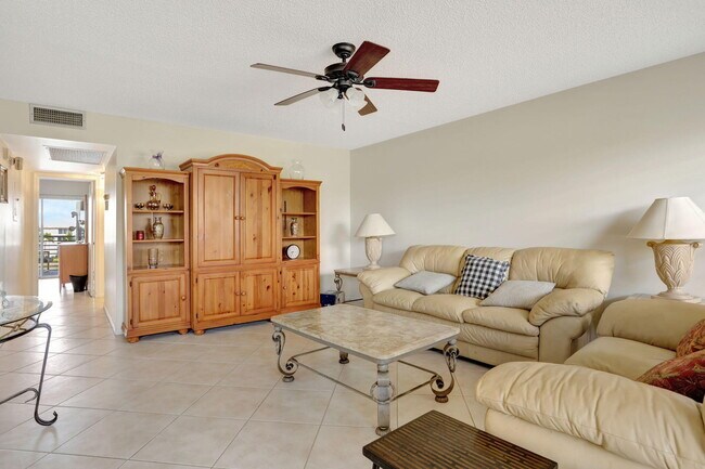 Photo - 1903 Bermuda Cir Unit B4