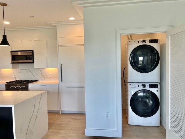 Photo - 50 Leo M Birmingham Pkwy Unidad 302