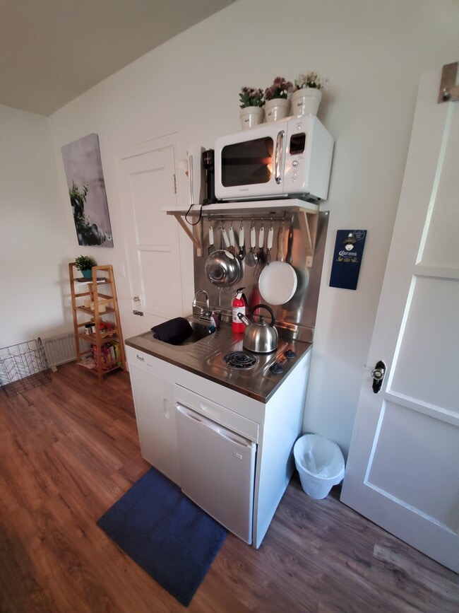 Photo - 166 S Gardner St Unidad 2