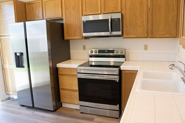 Photo - 3 Bedroom  2 Bath New Paint, Flooring and ...