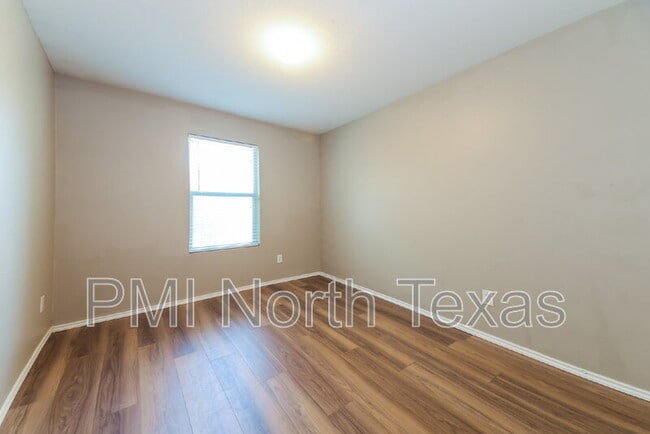 Photo - 9853 Fleetwood Dr