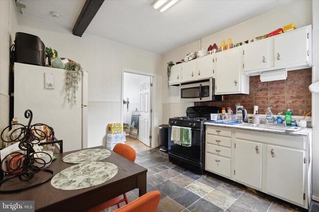 Photo - 3215 Hamilton St