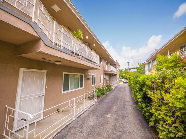 Photo - 15114 Dickens St.