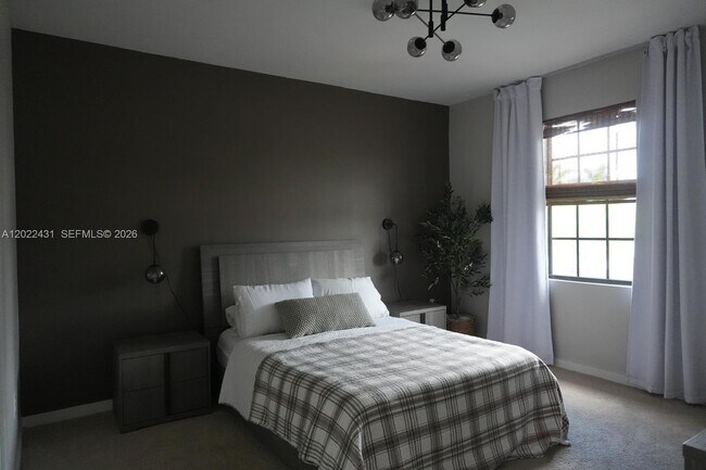 Photo - 696 NW 6th St