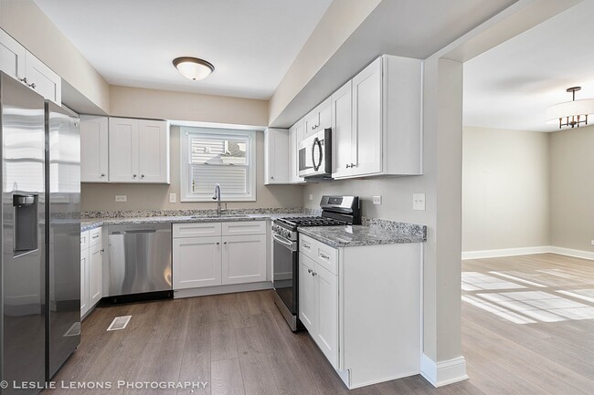 Photo - 2970 Middlebury Ct W