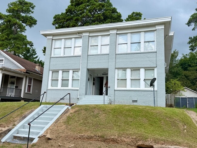 Building Photo - 2412 Pinehurst Blvd Unit 2412 Pinehurst Blvd  3