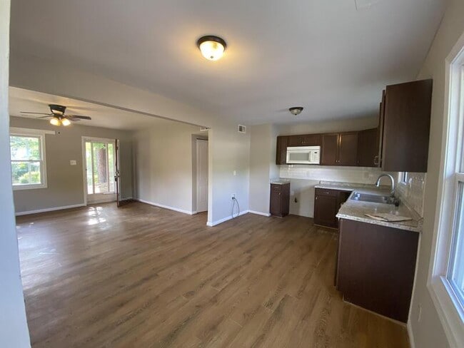 Photo - 717 Lunar Dr