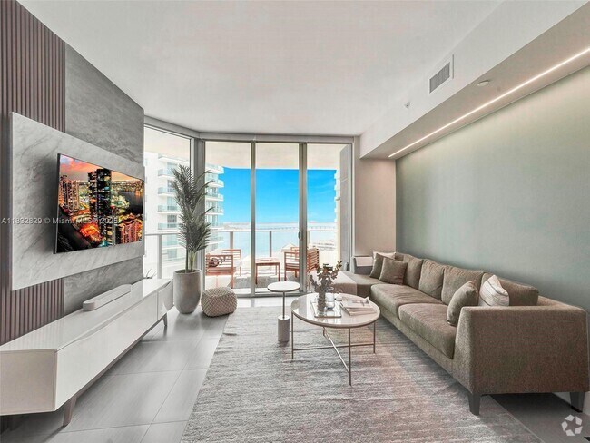 Building Photo - 1300 Brickell Bay Dr Rental