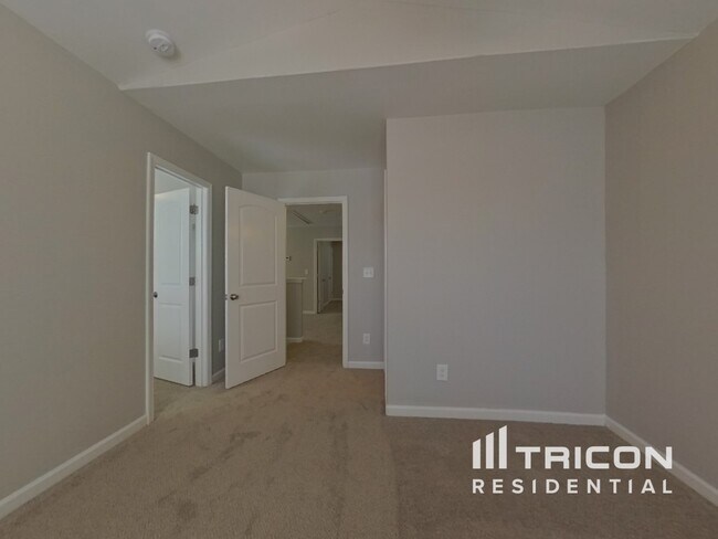 Photo - 5819 Hewitt Dr