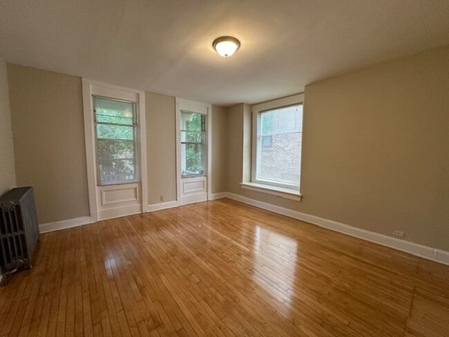 2943 - 2945 N Bartlett Ave