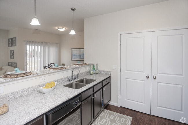 2BR, 2BA - 1106 SF