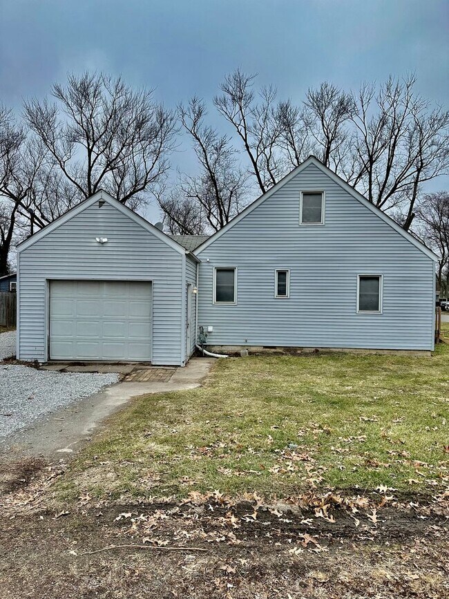 Charming 3 Bedroom 1.5 bath in Portage Rental House Rental in Portage