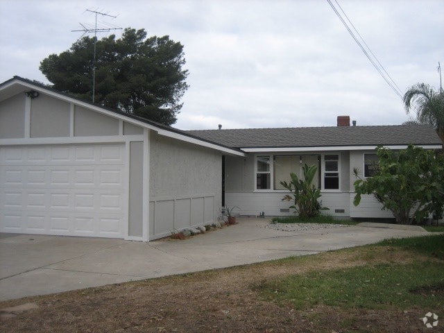 Building Photo - 632 Plumer St Unit #B Rental