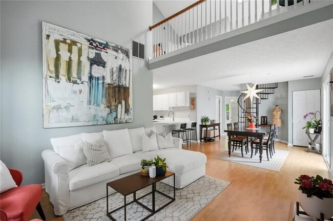 Photo - 430 Feyston Ct